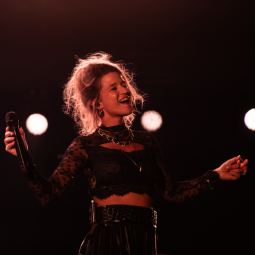 SELAH SUE AND THE GALLANDS