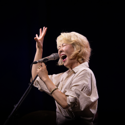 YOUN SUN NAH 