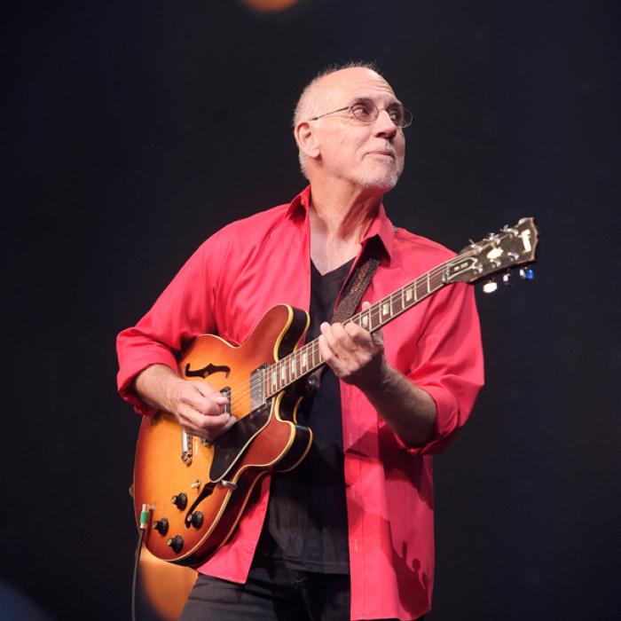 Larry Carlton