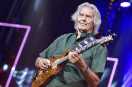 John McLaughlin © Francis Vernhet