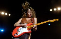 Ana Popovic © Francis Vernhet