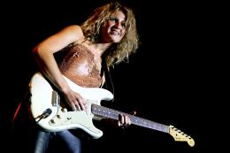 Ana Popovic © Francis Vernhet